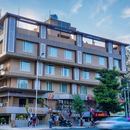 Hotel Pleasant Lake アーメダバード エクステリア 写真