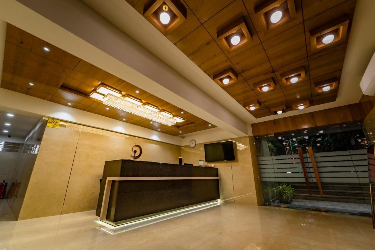 Hotel Pleasant Lake アーメダバード エクステリア 写真