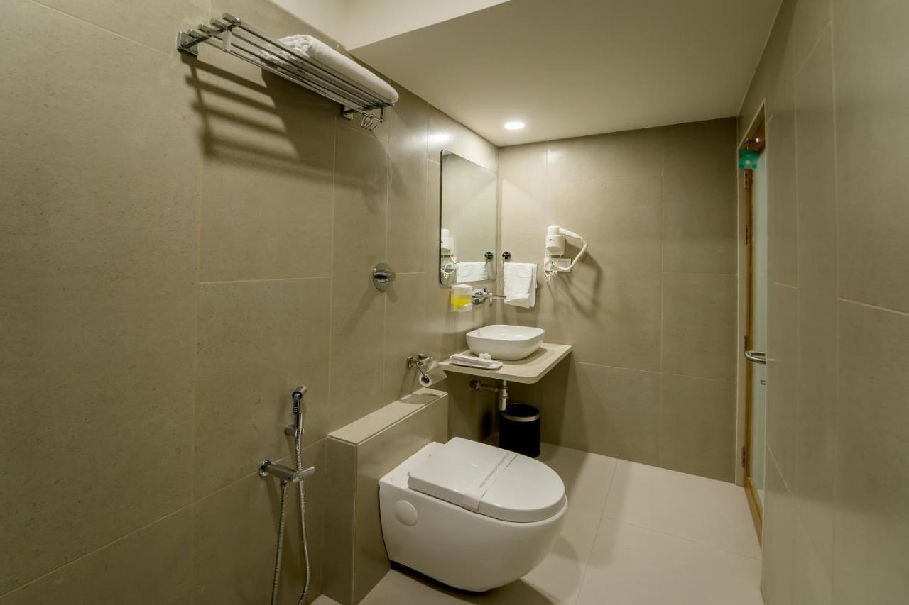 Hotel Pleasant Lake アーメダバード エクステリア 写真