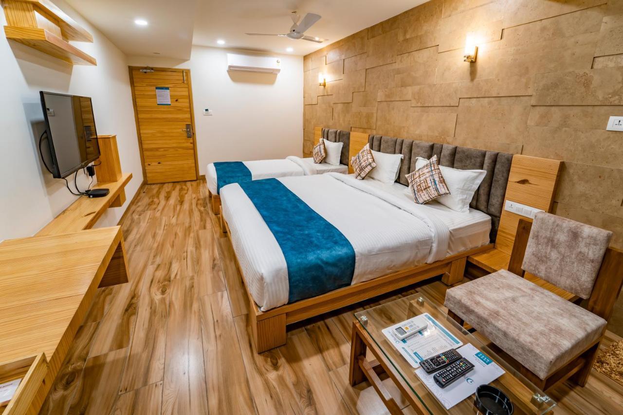 Hotel Pleasant Lake アーメダバード エクステリア 写真