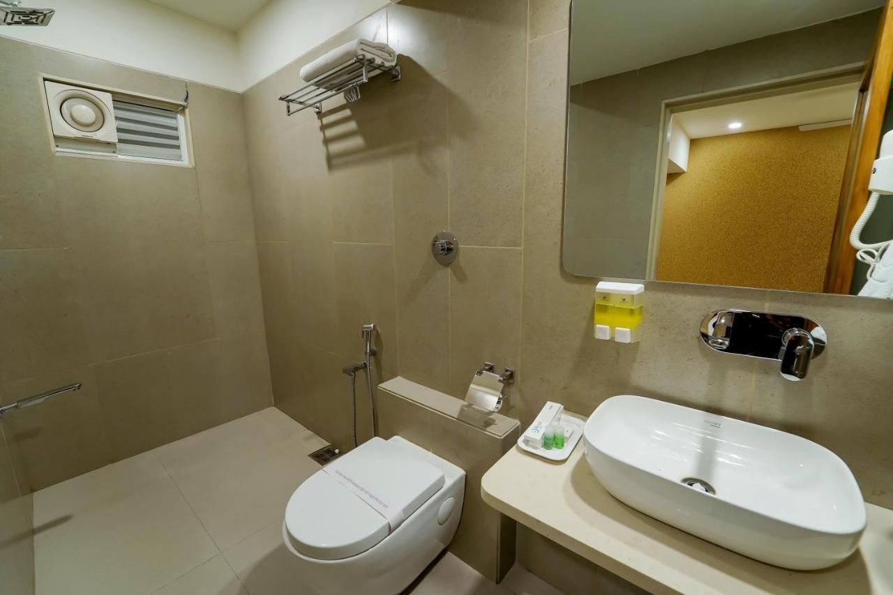 Hotel Pleasant Lake アーメダバード エクステリア 写真