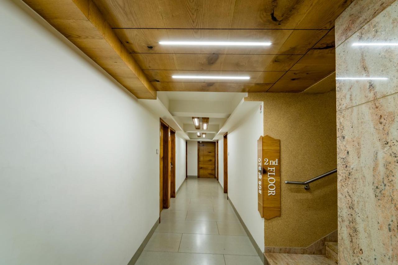 Hotel Pleasant Lake アーメダバード エクステリア 写真
